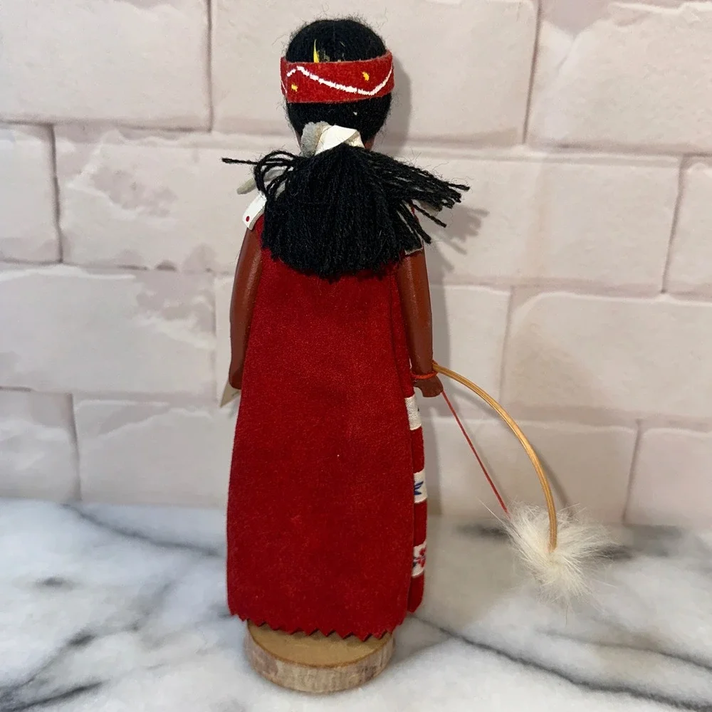 Indien Art Eskimo Inc Canada Souvenir Doll Style 601 Red Dress St-Tite Quebec